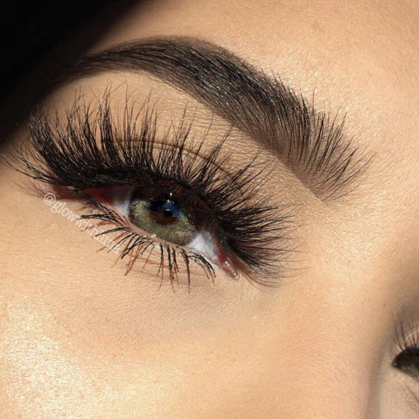 Queen-High Volume-"Queen" lashes are for our GLAM QUEENS. You’ll fall in love these stunning mink lashes because of their fluffiness and the extra curl on the outer corners. They're super comfortable and lightweight on your eyes for everyday wear. Whether you’re all about glam, or simply looking to up your lash game... you’ll LOVE this style! Also available in our "Dramatic (3-Pack)" Description Handmade, Cruelty-Free, Wear up to 30x Material: 100% Mink Band: Thin, Black Cotton Band Volume: High